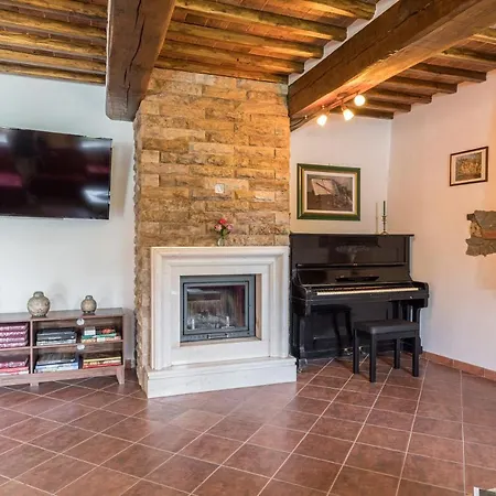 Villa Podere Montioni 6&2, Emma *