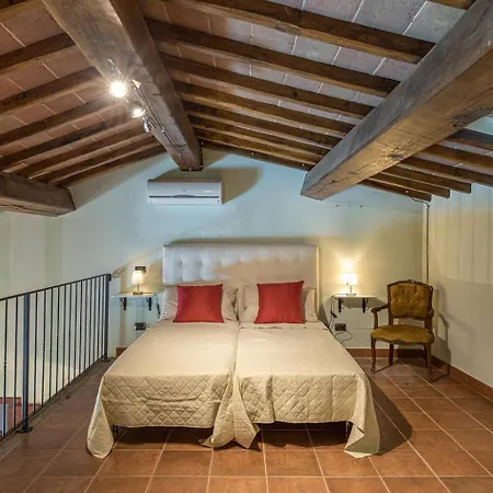 Podere Montioni 6&2, Emma Vila