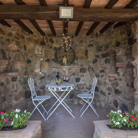 Podere Montioni 6&2, Emma Vila *